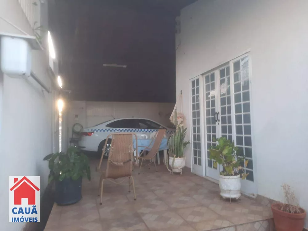 Casa à venda com 3 quartos, 130m² - Foto 1