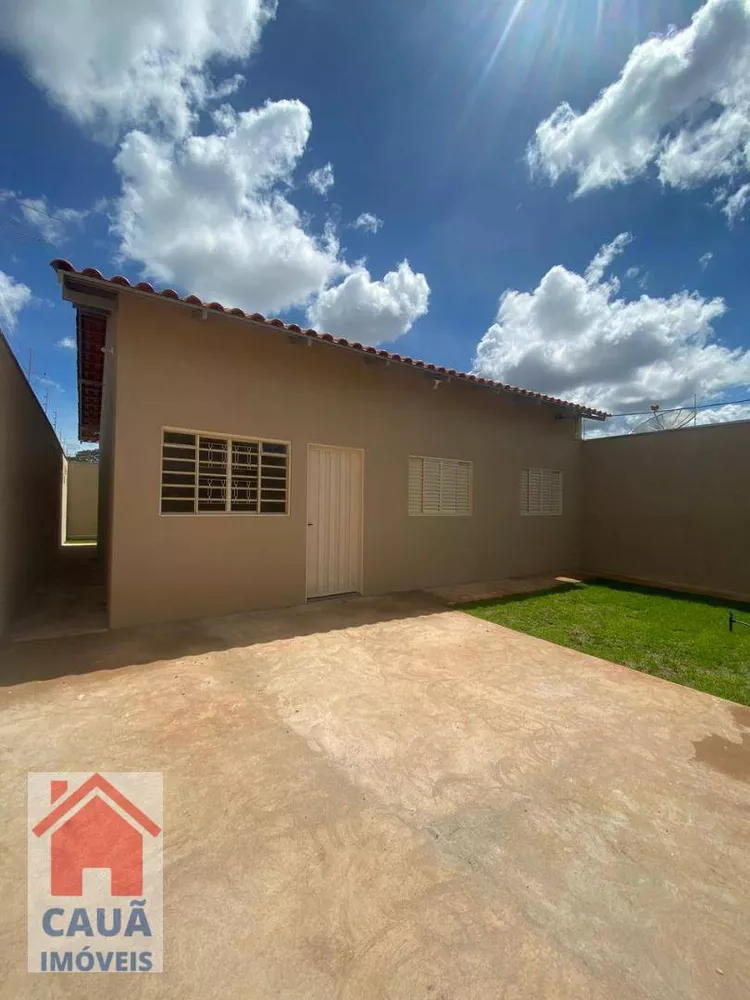 Casa à venda com 2 quartos, 69m² - Foto 1