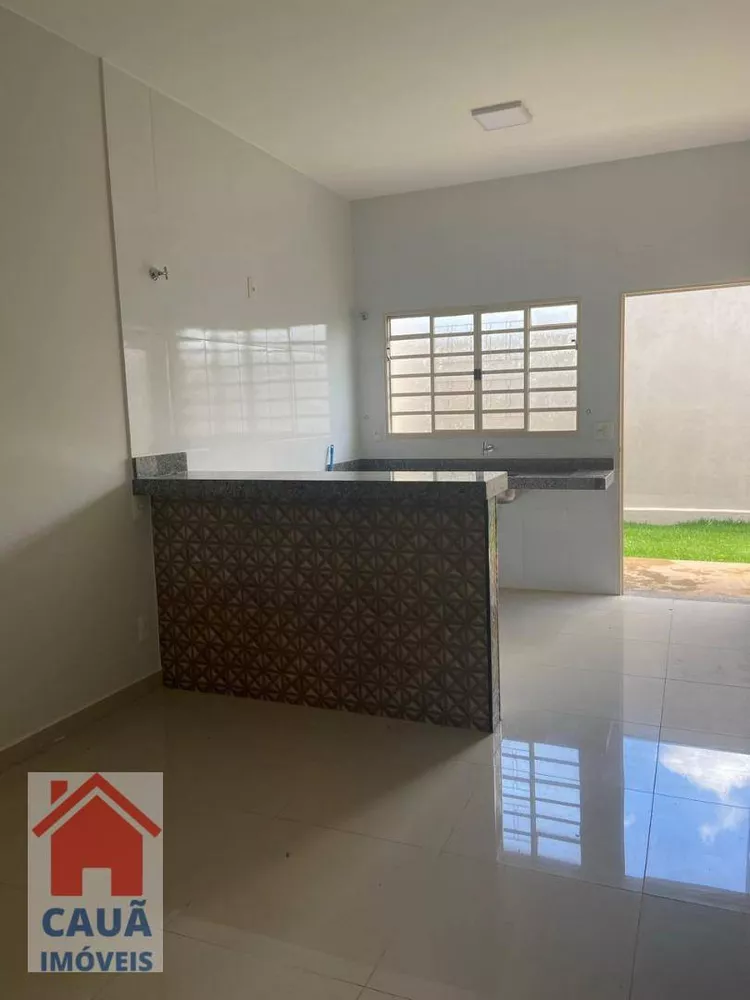 Casa à venda com 2 quartos, 69m² - Foto 2