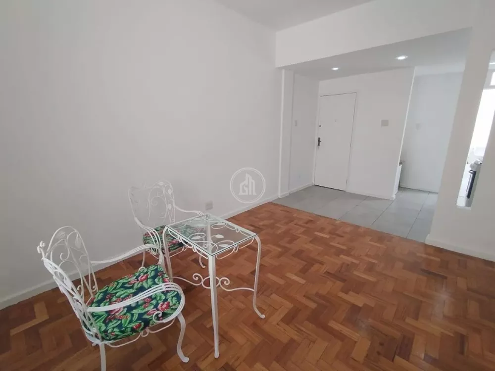 Apartamento à venda com 2 quartos, 70m² - Foto 2