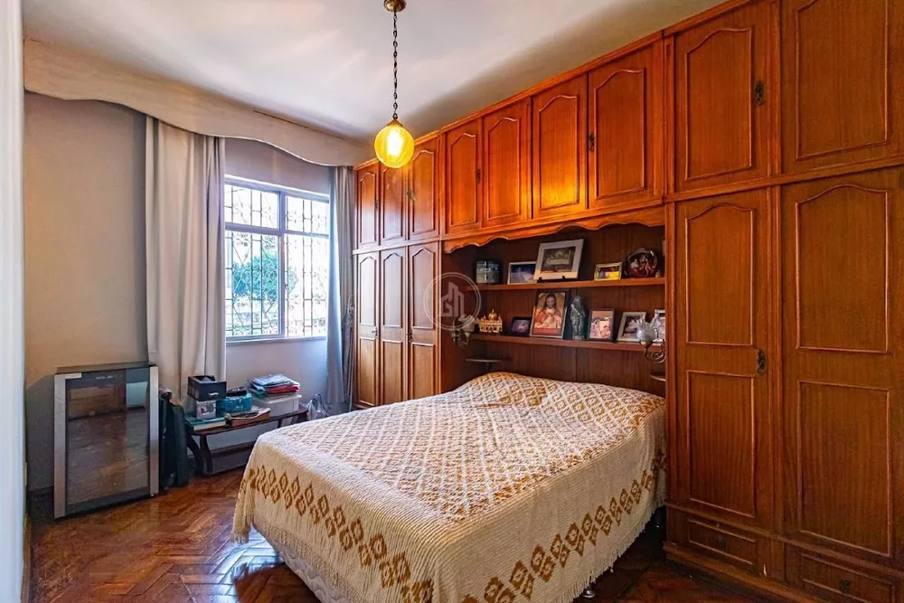 Casa à venda com 6 quartos, 200m² - Foto 7