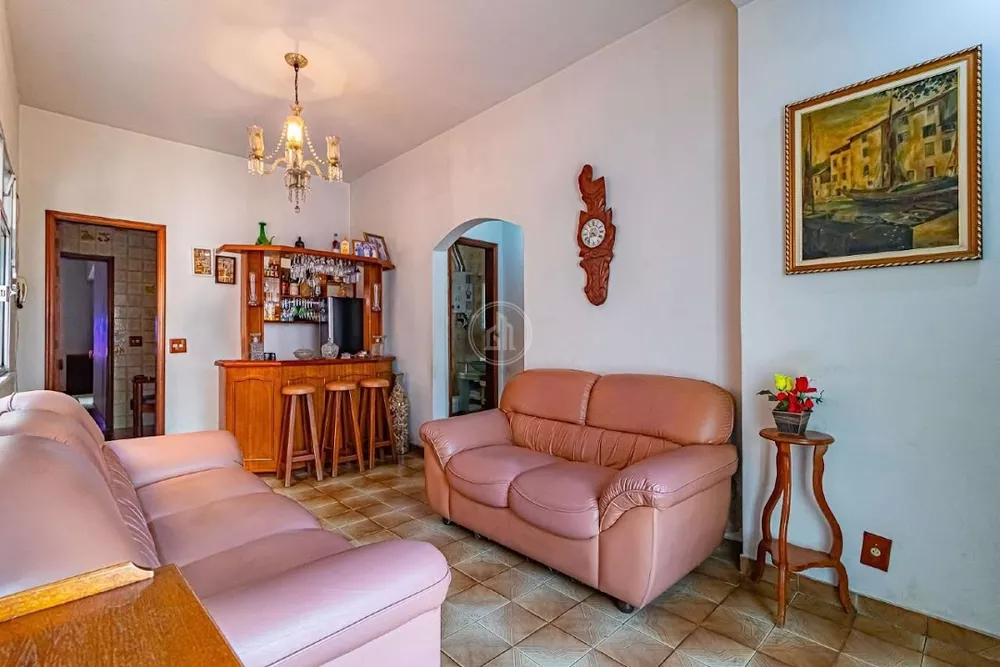 Casa à venda com 6 quartos, 200m² - Foto 3