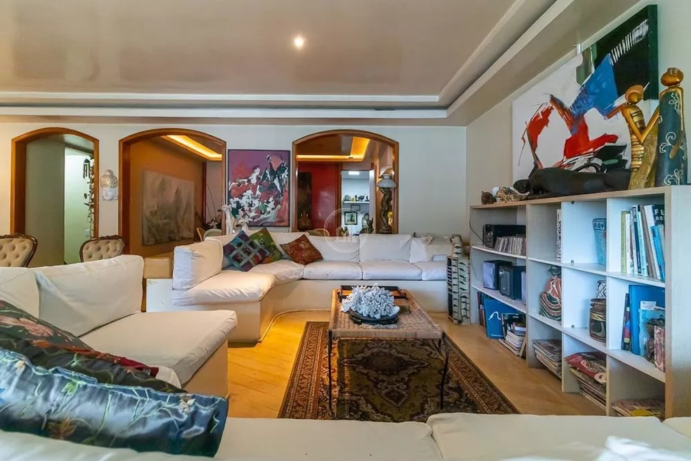 Apartamento à venda com 4 quartos, 217m² - Foto 1