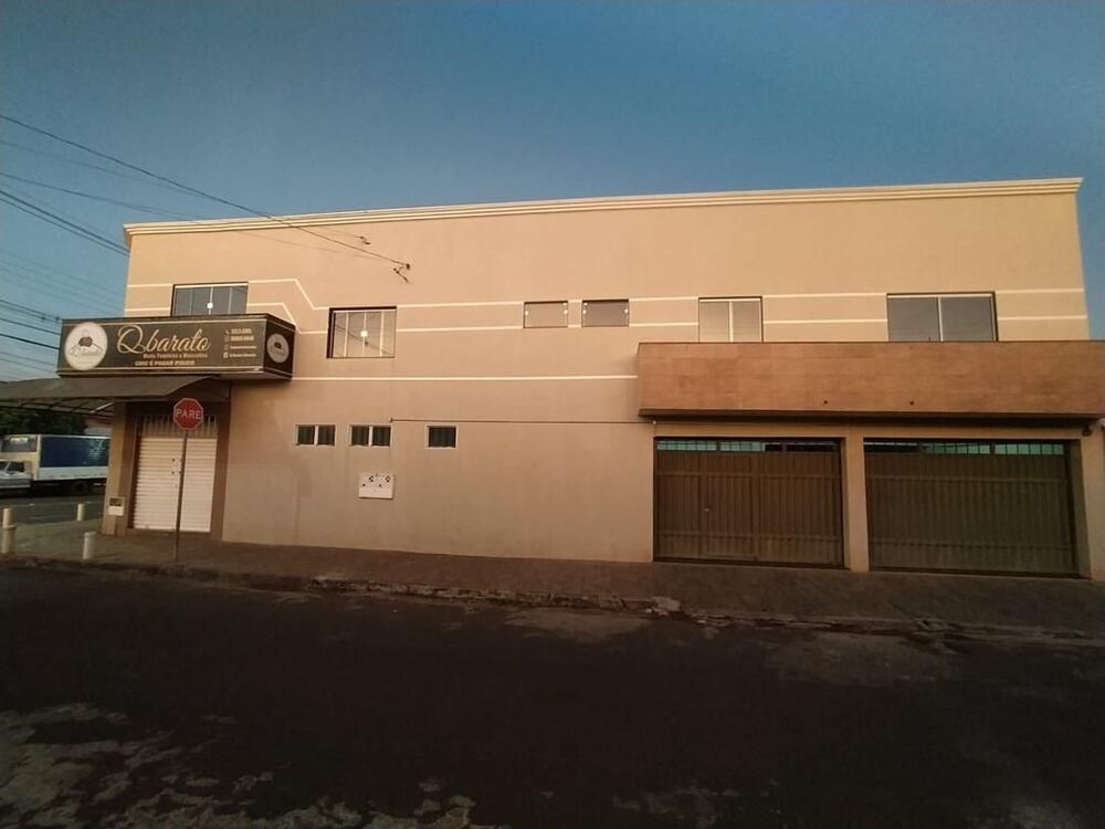 Casa à venda com 3 quartos, 315m² - Foto 2