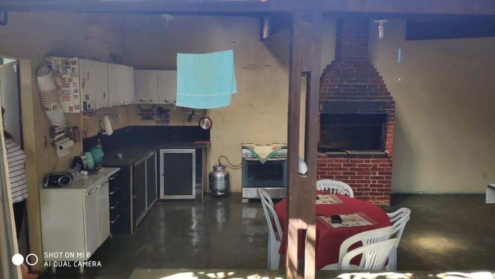 Casa à venda com 3 quartos, 300m² - Foto 1
