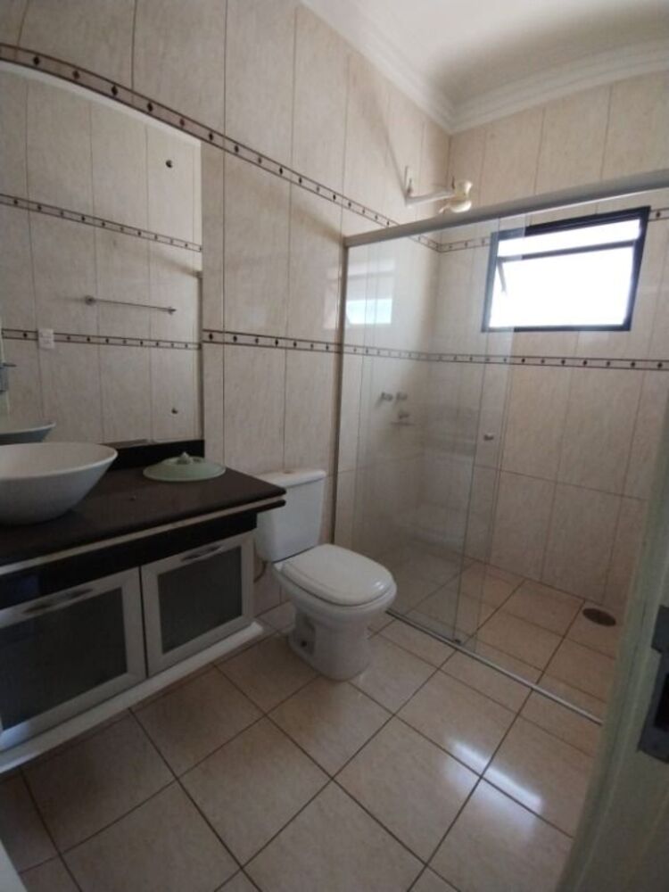 Casa à venda com 4 quartos, 255m² - Foto 2