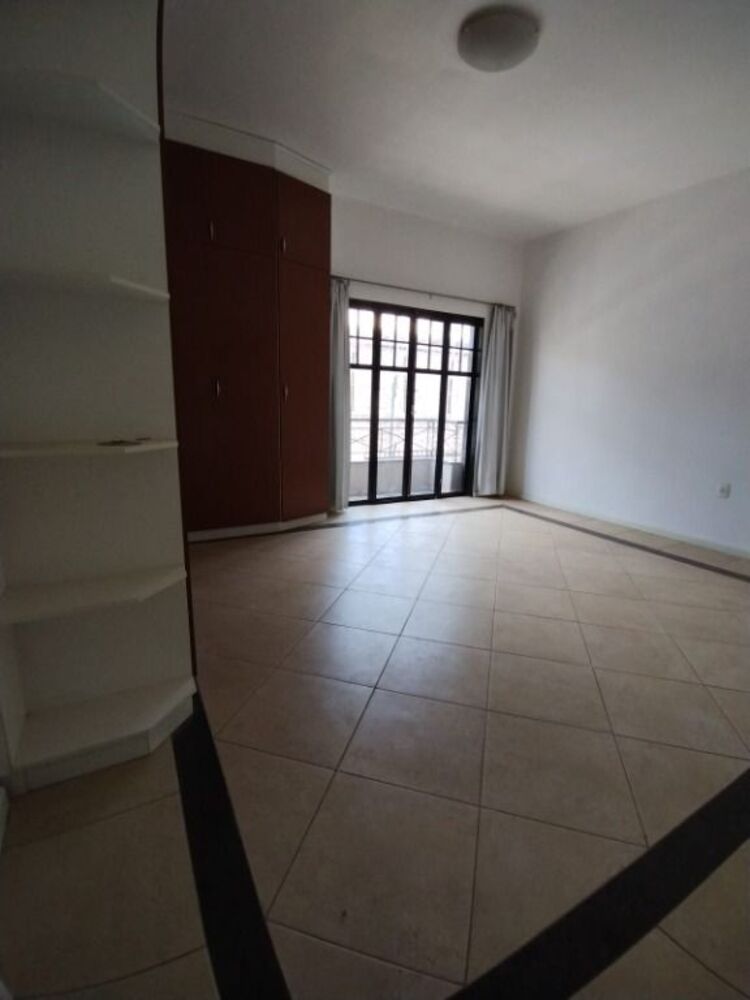 Casa à venda com 4 quartos, 255m² - Foto 4