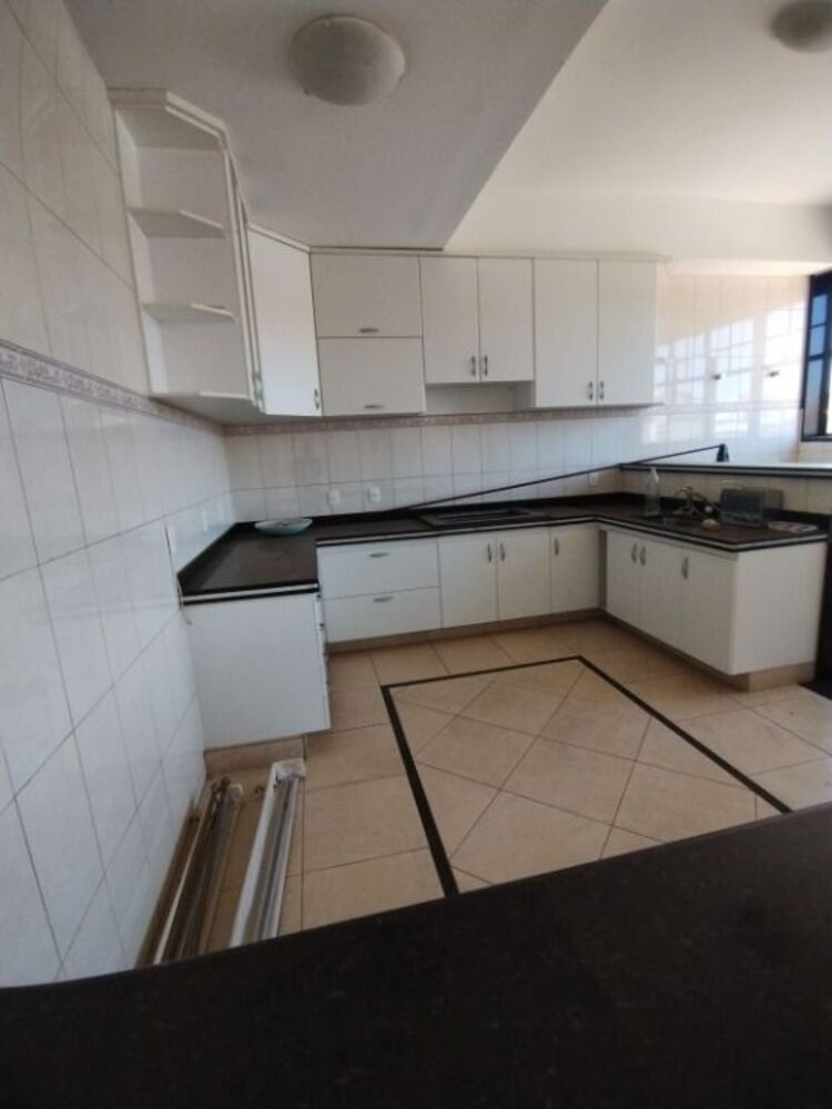 Casa à venda com 4 quartos, 255m² - Foto 1