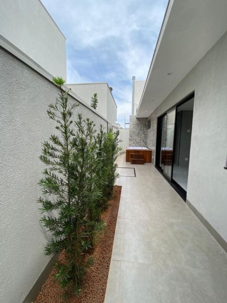 Casa à venda com 3 quartos, 174m² - Foto 1