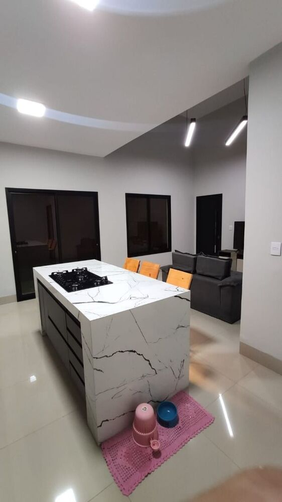 Casa à venda com 2 quartos, 75m² - Foto 1