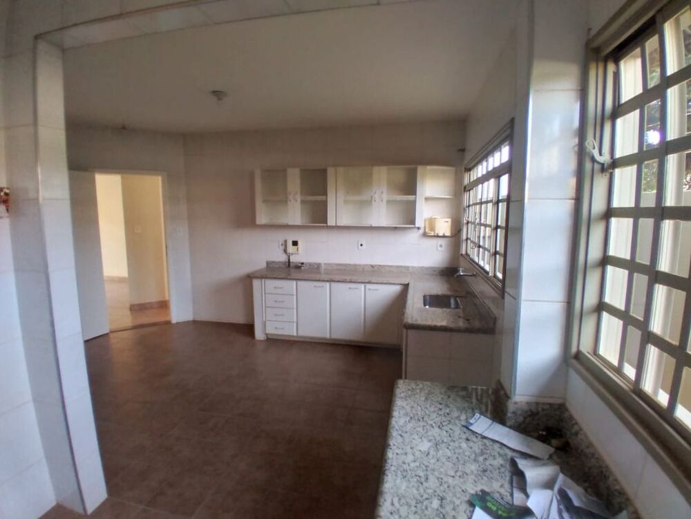 Casa à venda com 3 quartos, 227m² - Foto 4