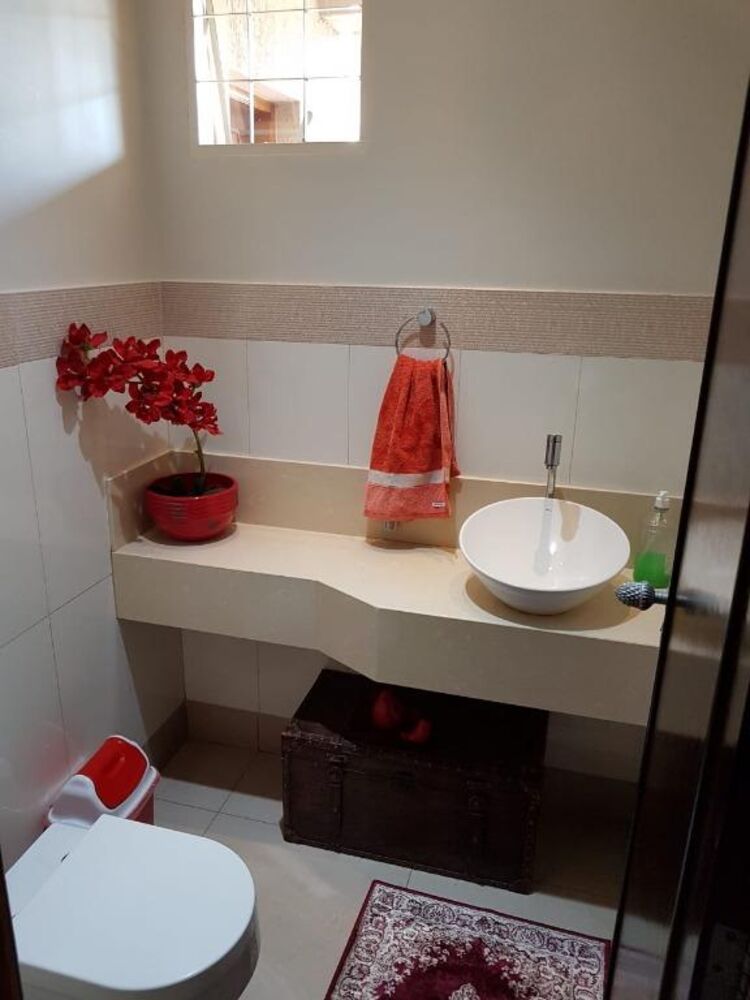 Casa à venda com 4 quartos, 350m² - Foto 1