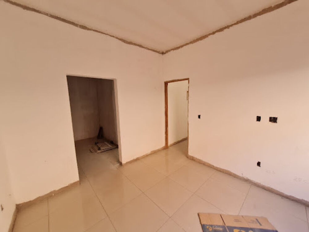 Casa à venda com 3 quartos, 100m² - Foto 2