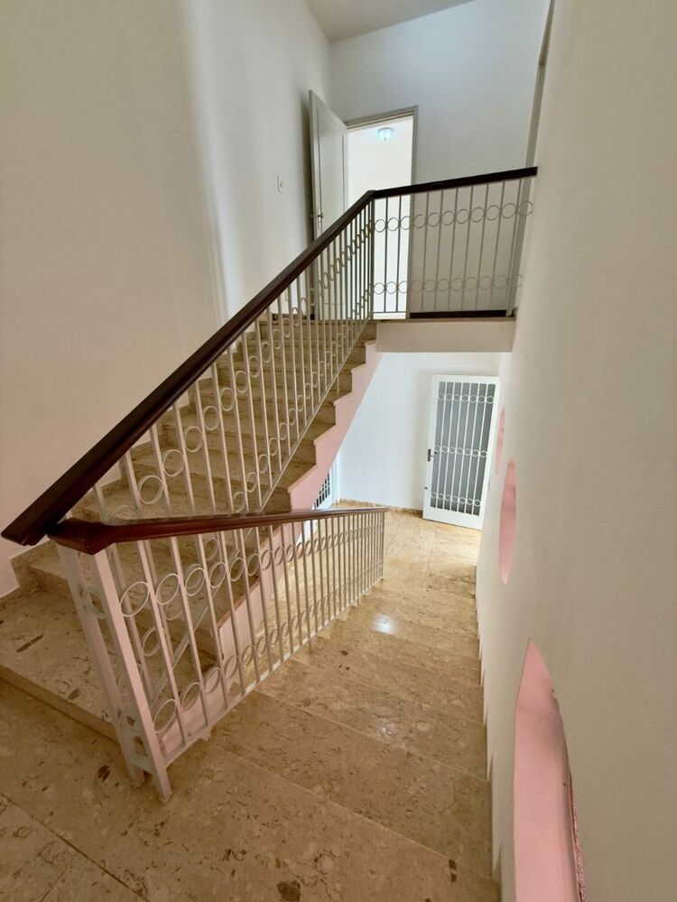 Casa à venda com 3 quartos, 230m² - Foto 1
