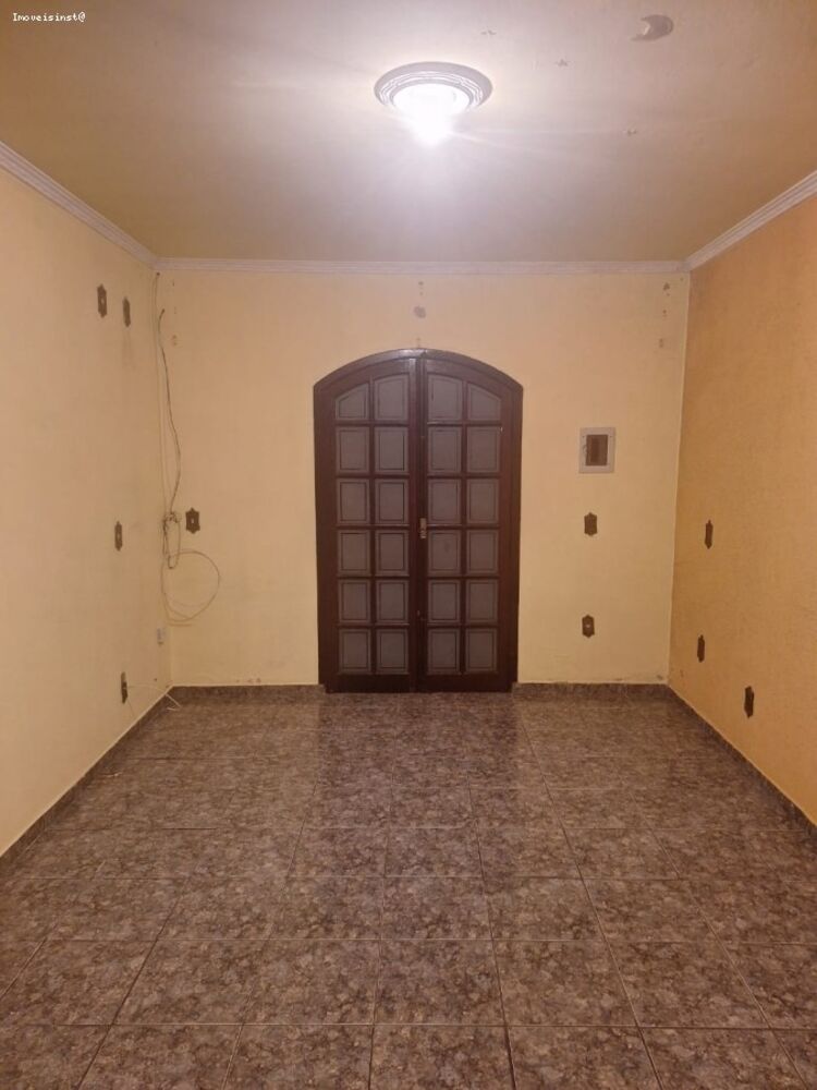 Casa à venda com 3 quartos, 130m² - Foto 1