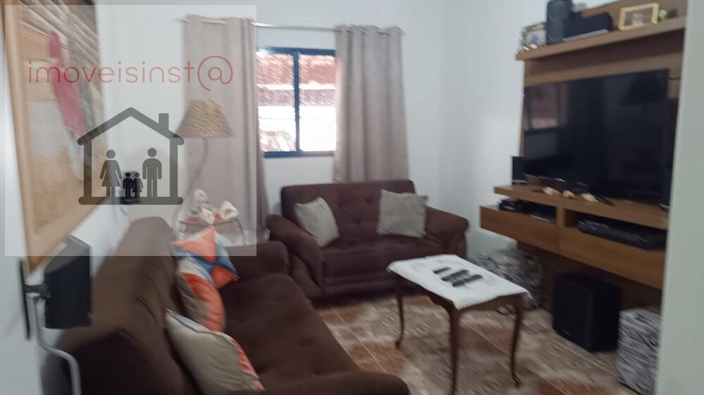 Casa à venda com 3 quartos, 200m² - Foto 2