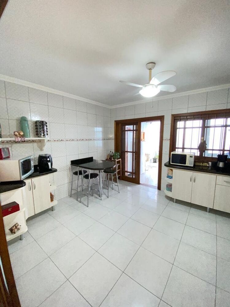 Casa à venda com 2 quartos, 170m² - Foto 7