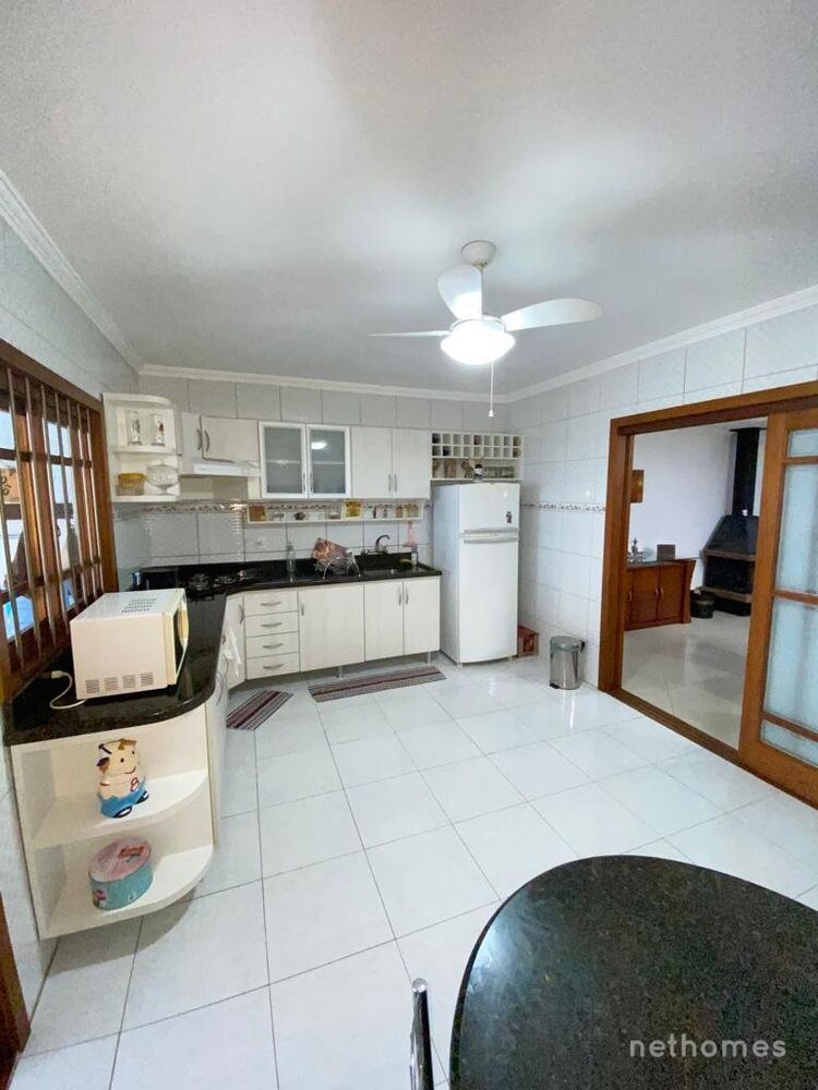 Casa à venda com 2 quartos, 170m² - Foto 9