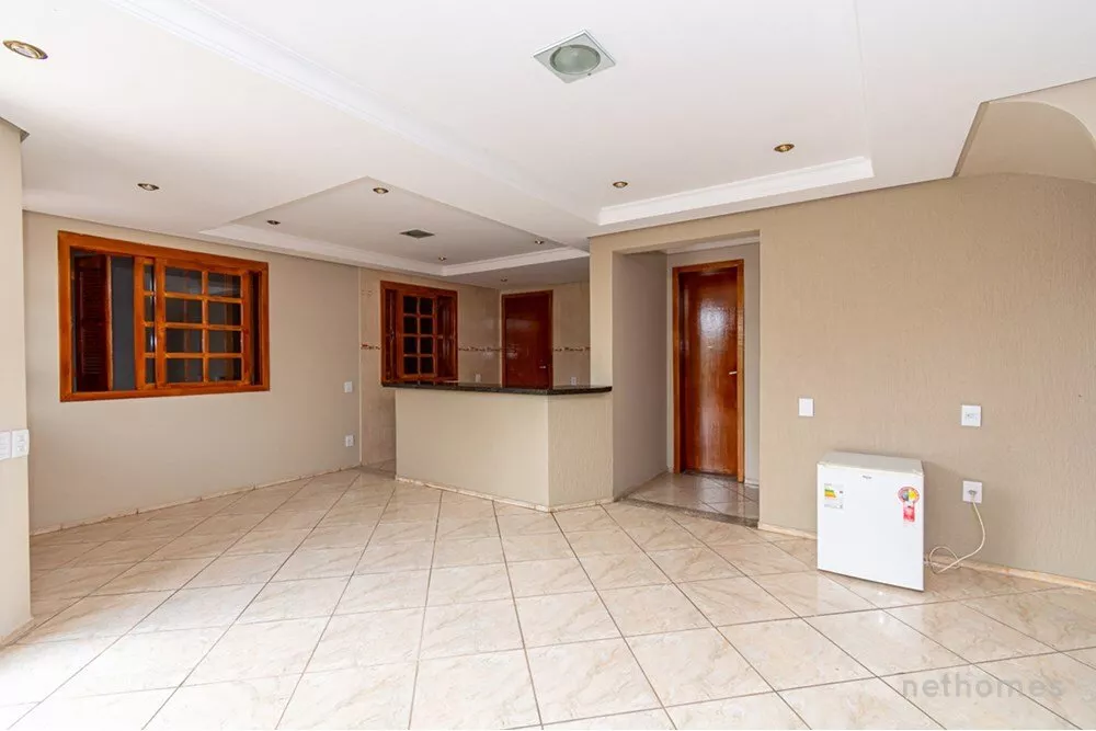 Casa à venda com 3 quartos, 200m² - Foto 2