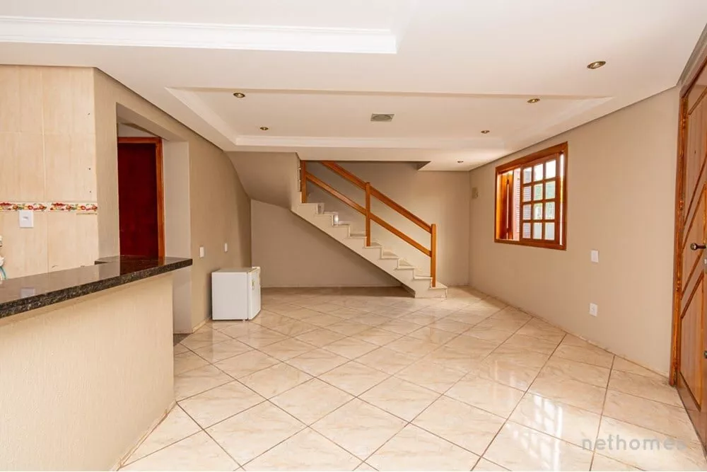 Casa à venda com 3 quartos, 200m² - Foto 1