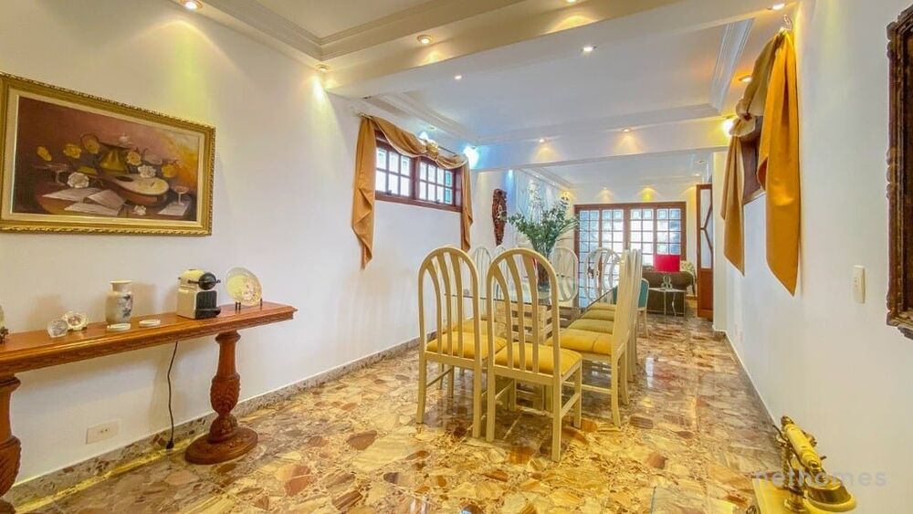 Casa à venda com 5 quartos, 275m² - Foto 4