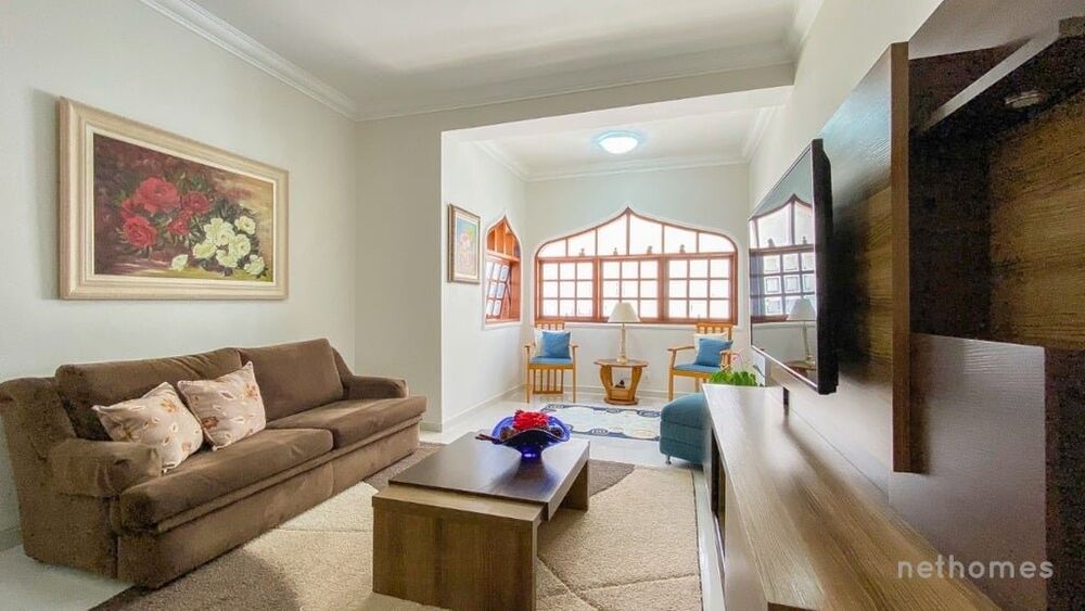 Casa à venda com 5 quartos, 275m² - Foto 1