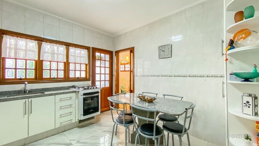 Casa à venda com 5 quartos, 275m² - Foto 2