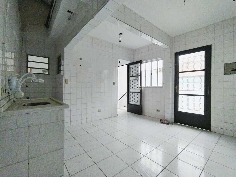 Casa à venda com 4 quartos, 180m² - Foto 1