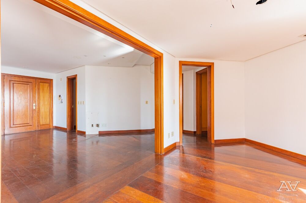 Apartamento à venda com 3 quartos, 227m² - Foto 1