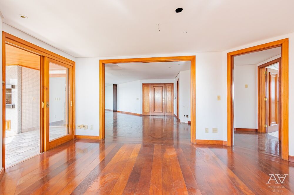 Apartamento à venda com 3 quartos, 227m² - Foto 2