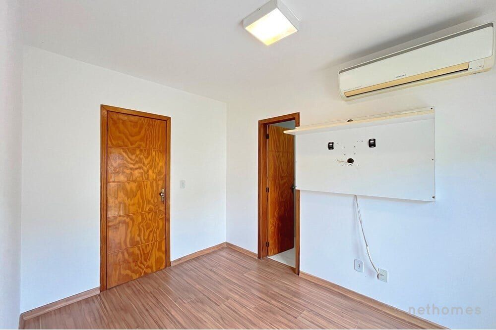 Casa à venda com 2 quartos, 76m² - Foto 1