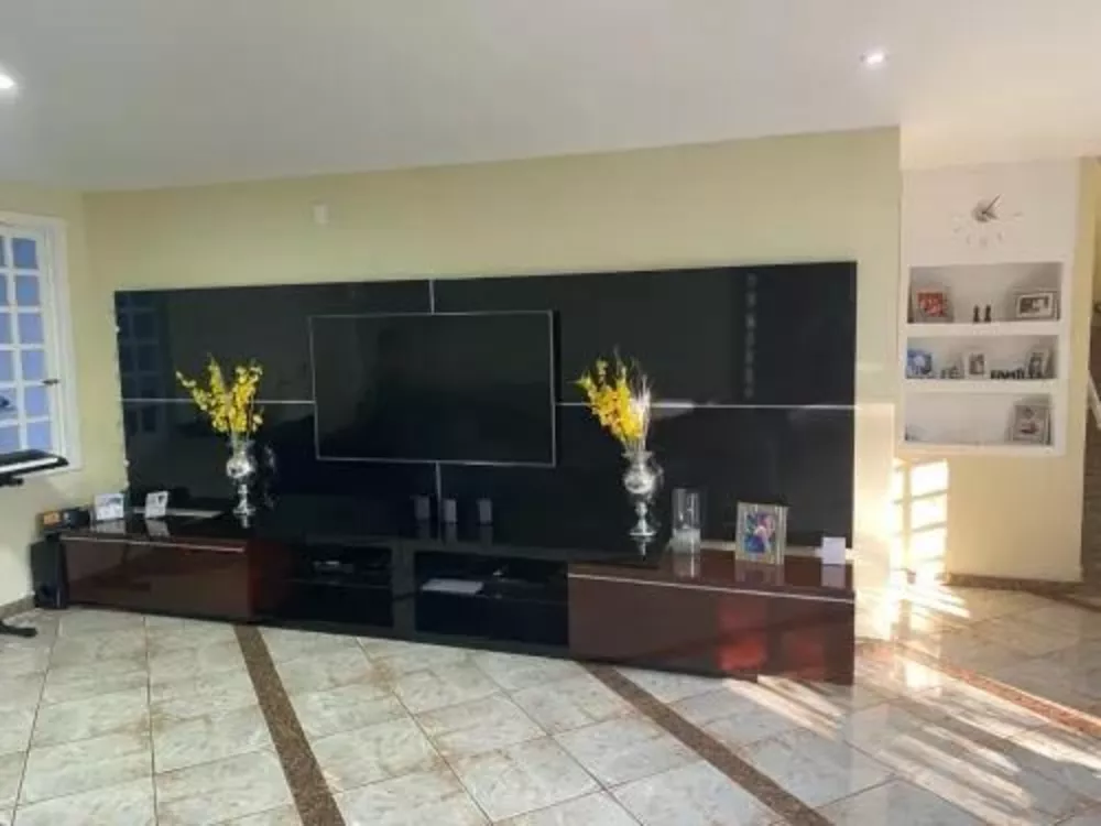 Casa de Condomínio à venda com 4 quartos, 550m² - Foto 2