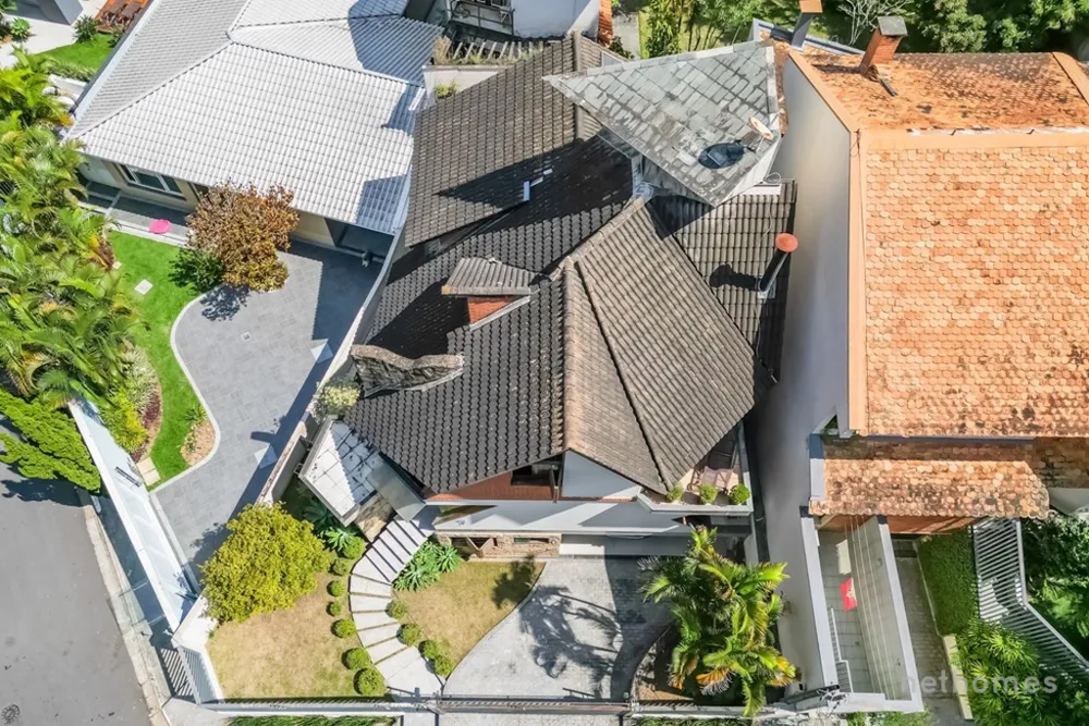 Casa, 4 quartos, 237 m² - Foto 1