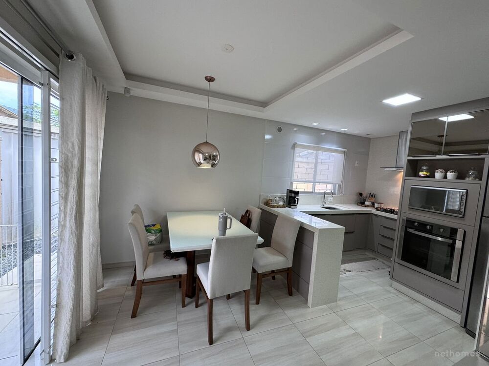 Casa à venda com 2 quartos, 90m² - Foto 1