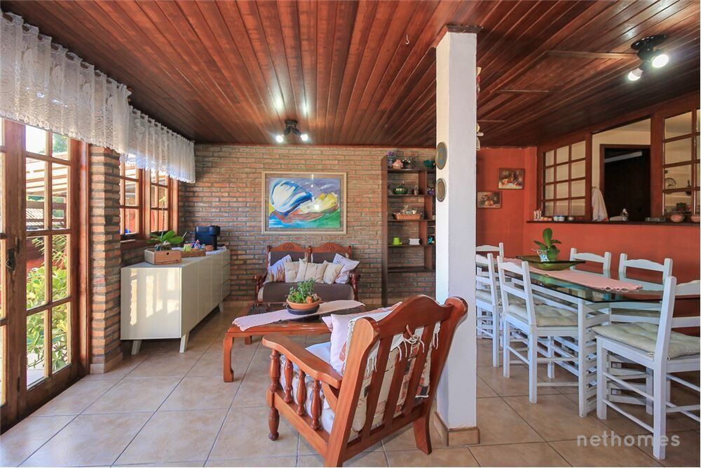 Casa de Condomínio à venda com 3 quartos, 220m² - Foto 1