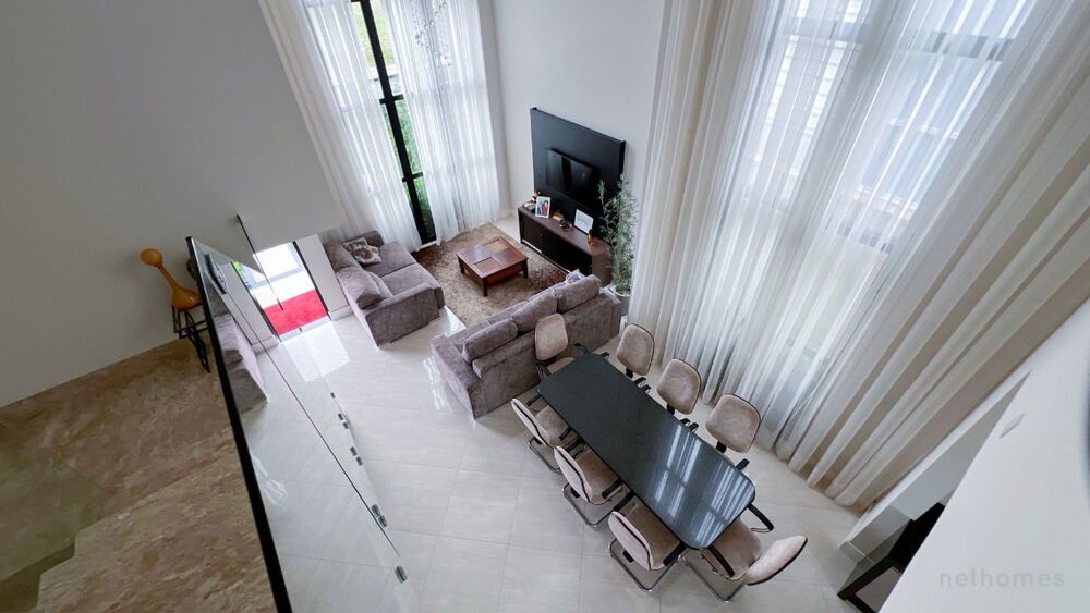 Casa à venda com 4 quartos, 218m² - Foto 2