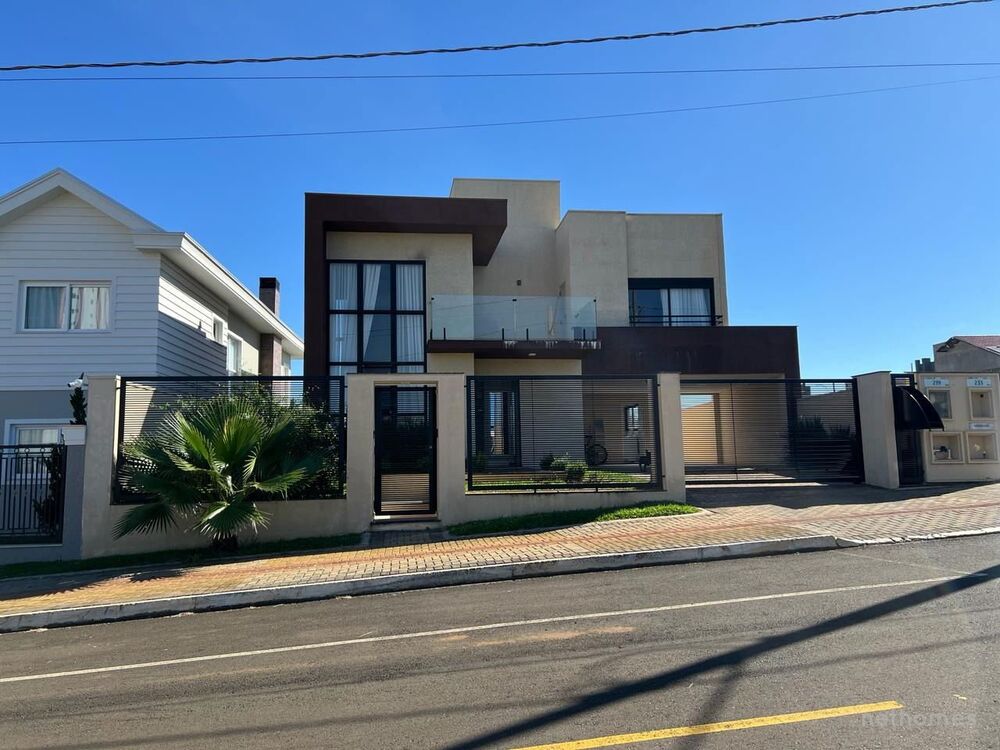 Casa à venda com 4 quartos, 218m² - Foto 1