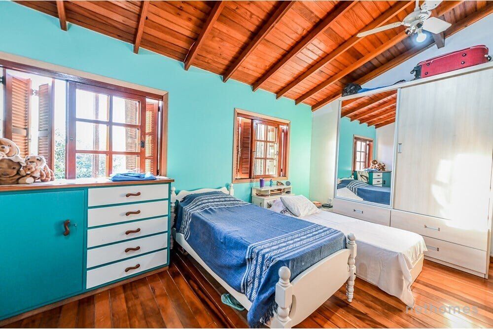 Casa de Condomínio à venda com 4 quartos, 200m² - Foto 2