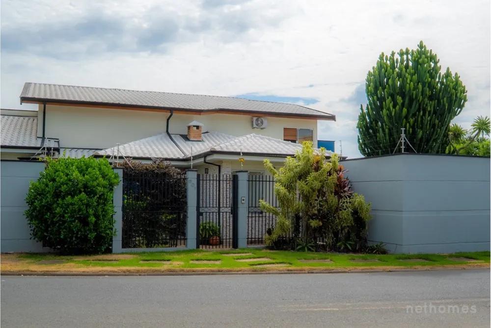 Casa, 4 quartos, 225 m² - Foto 1