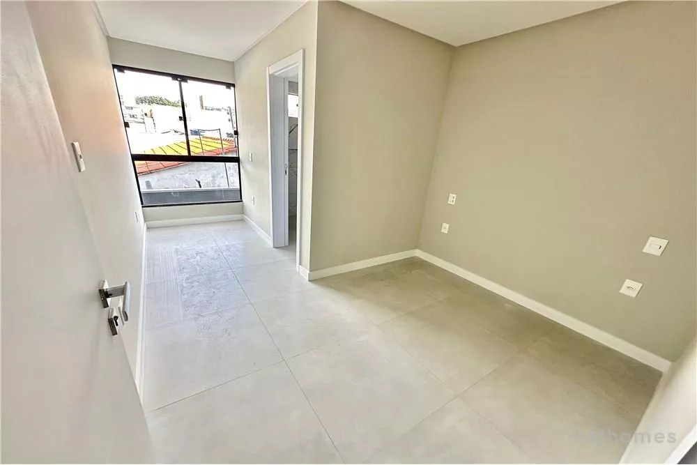 Casa à venda com 3 quartos, 264m² - Foto 4