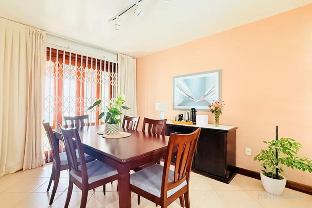 Casa, 4 quartos, 285 m² - Foto 1