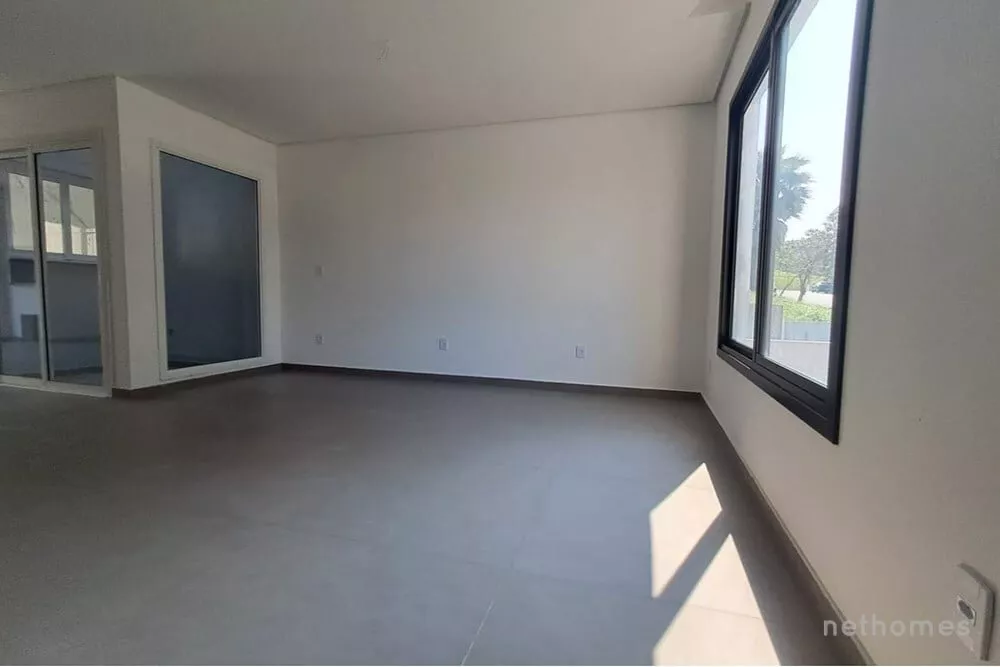 Casa à venda com 2 quartos, 110m² - Foto 4