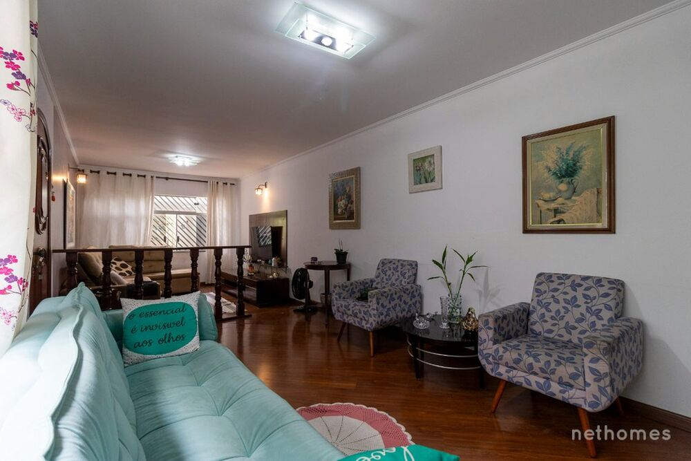 Casa à venda com 3 quartos, 200m² - Foto 1
