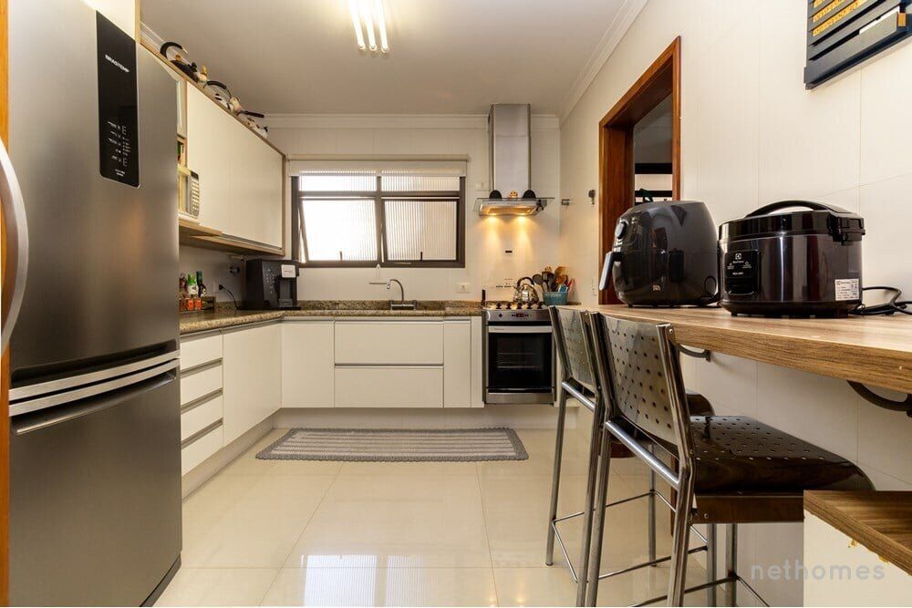 Apartamento à venda com 3 quartos, 125m² - Foto 2