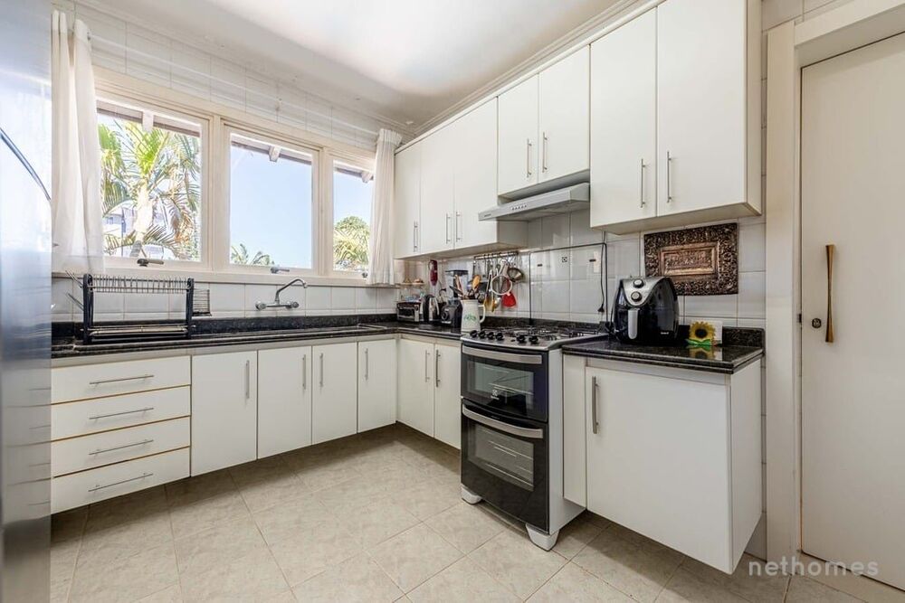 Casa à venda com 3 quartos, 350m² - Foto 2