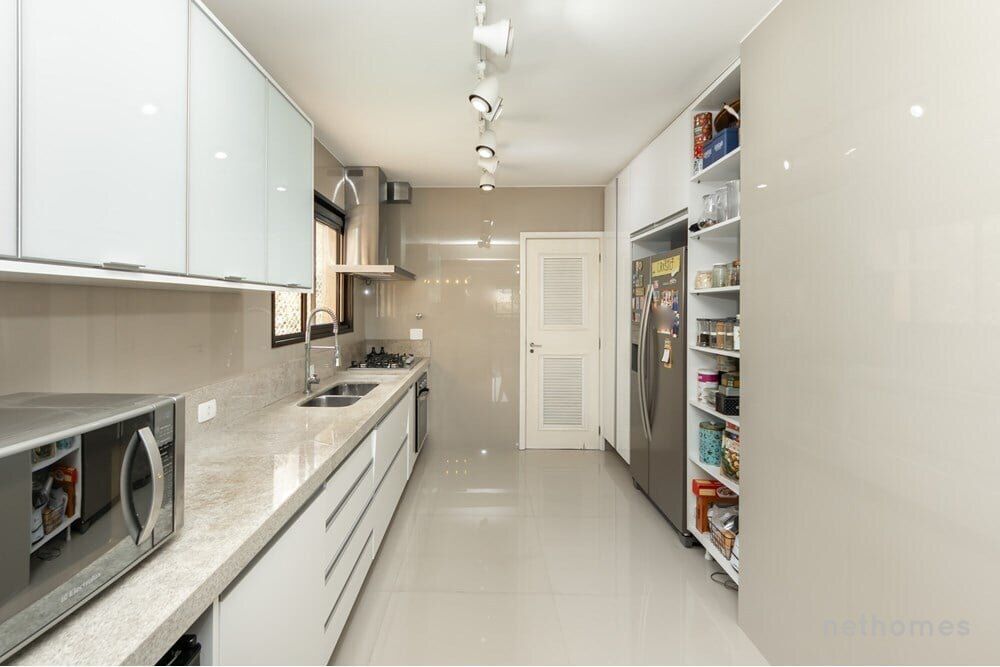 Apartamento à venda com 3 quartos, 150m² - Foto 2