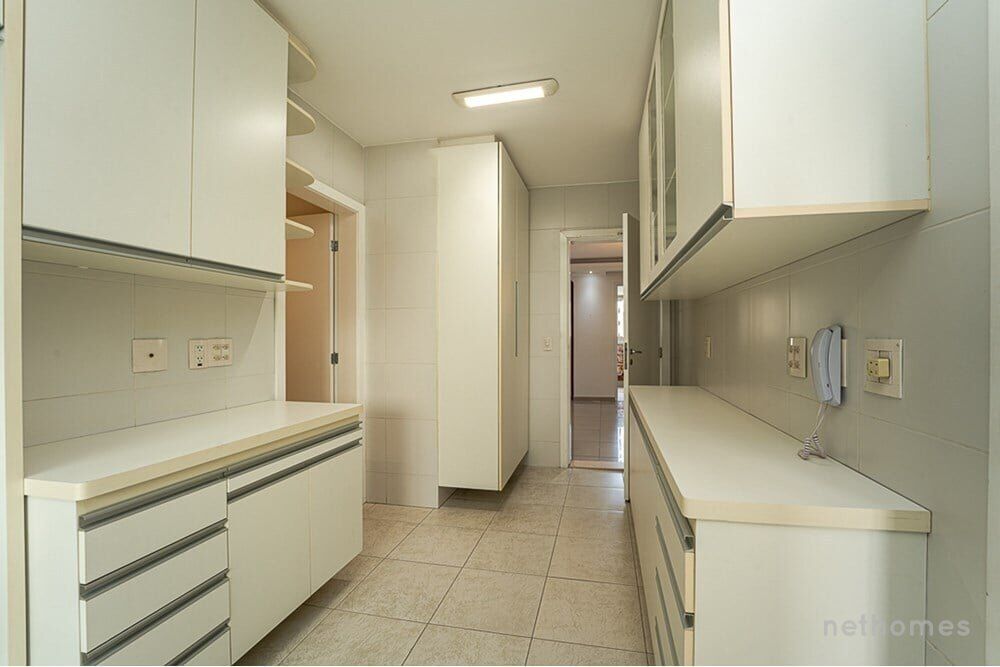 Apartamento à venda com 4 quartos, 201m² - Foto 1