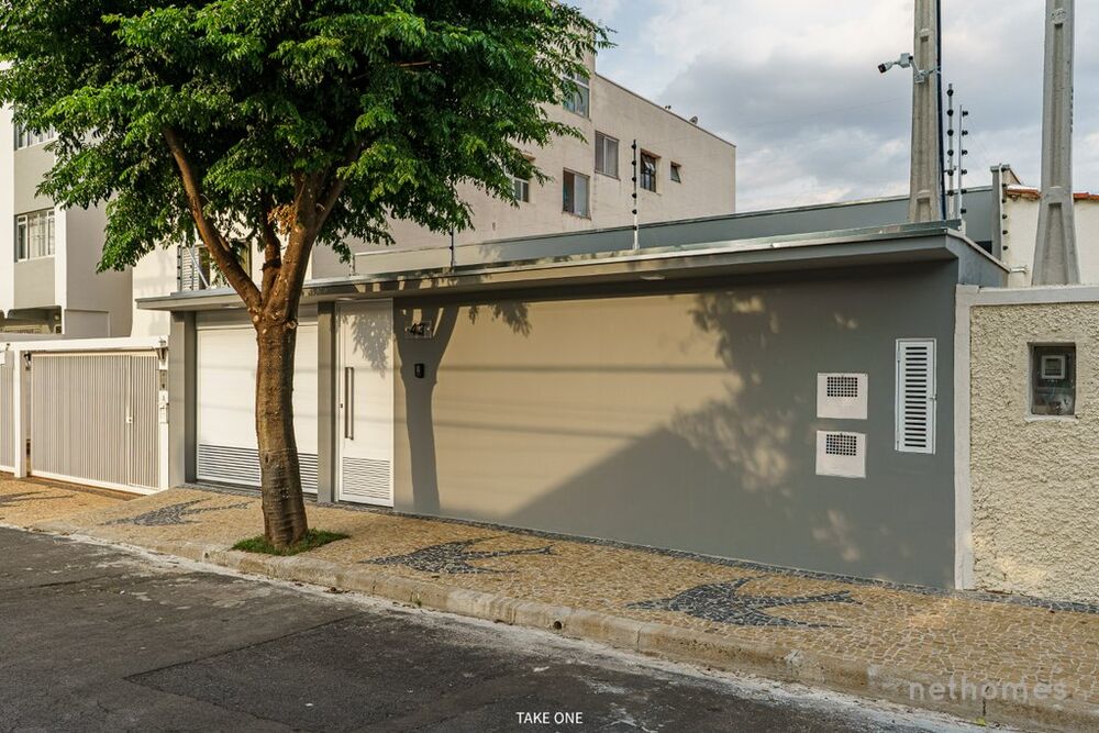 Casa à venda com 3 quartos, 151m² - Foto 1