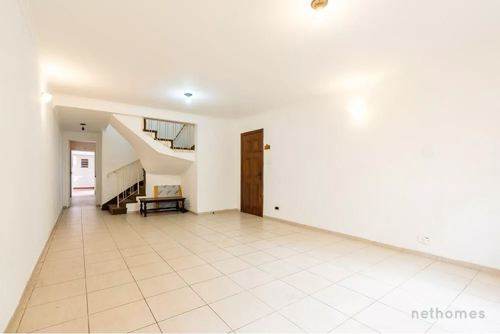 Casa à venda com 3 quartos, 174m² - Foto 1