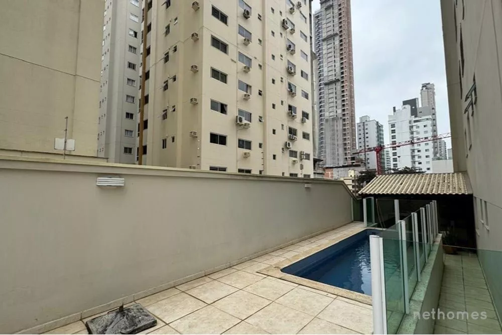 Apartamento à venda com 3 quartos, 230m² - Foto 2